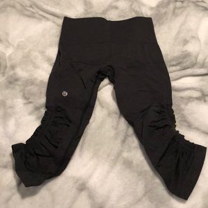 LULULEMON crop leggings!